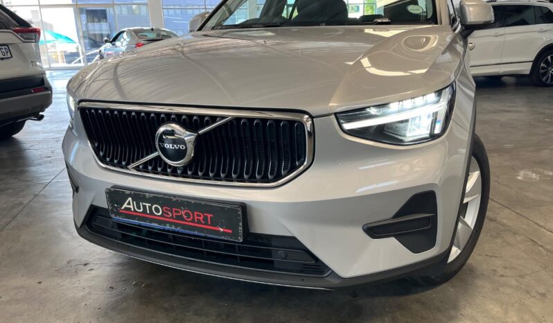 2024 Volvo XC40 B3 Essential full