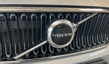 2024 Volvo XC40 B3 Essential full