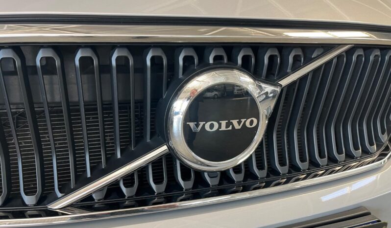 2024 Volvo XC40 B3 Essential full