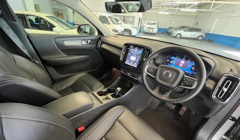 2024 Volvo XC40 B3 Essential full
