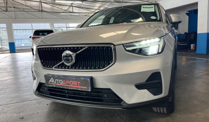 2024 Volvo XC40 B3 Essential full