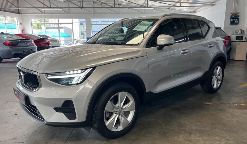 2024 Volvo XC40 B3 Essential full