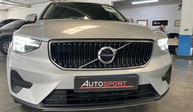 2024 Volvo XC40 B3 Essential full